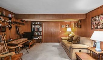 26 Lloyd Dr, Coventry, RI 02816