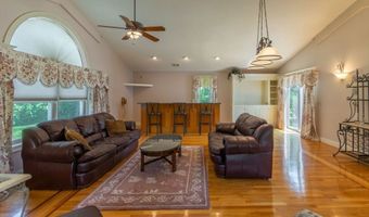 35 Jennie Cir, Agawam, MA 01001