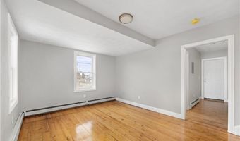 35 Central St, Lincoln, RI 02838