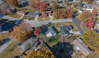 2301 Wedgewood Dr, Alton, IL 62002