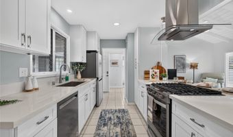 633 Keolu Dr, Kailua, HI 96734