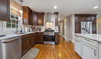 5 Smith Pl, Cheshire, CT 06410