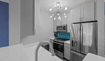 4850 EISENHOWER Ave 418, Alexandria, VA 22304