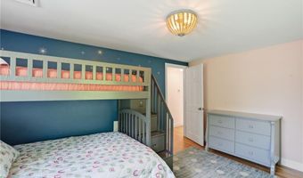 24 Wildflower Rd, Barrington, RI 02806