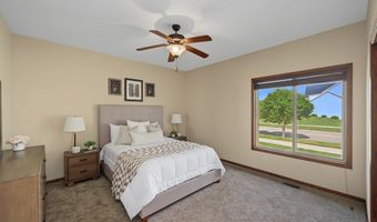 805 NW Reinhart Dr, Ankeny, IA 50023