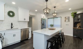 604 Plymouth Colony 604, Branford, CT 06405