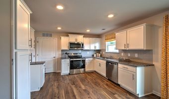 4 Virginia Commons Dr, Arden, NC 28704