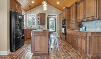 210 Grand Lake Dr, Arnaudville, LA 70512