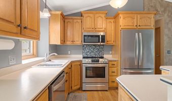 550 Mckinley St, Anoka, MN 55303