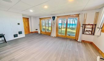 19 Glenview Ln, Belfast, ME 04915