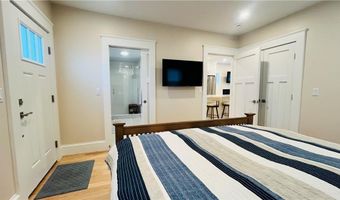 35 Memorial Blvd 1, Newport, RI 02840