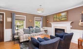 16 Taylor Ln, Warwick, RI 02886