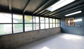 207 N MAPLE St, Bingen, WA 98605