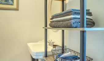 66 8th St, Apalachicola, FL 32320