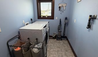 1524 Beechwood Dr, Aurora, NE 68818