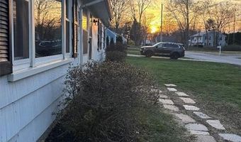 7 Sherbrook Rd, Barrington, RI 02806