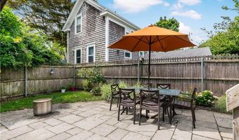 8 Lincoln Ave, Bristol, RI 02809