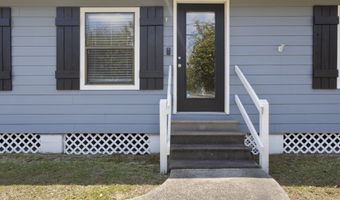956 Old Spanish Trl, Bay St. Louis, MS 39520