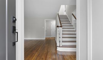17 Brookdale Ave, Bloomfield, CT 06002