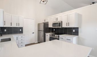 585 Eagles Nest Ct, Avon, IN 46123