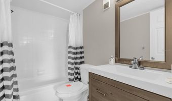 942 LAKE DESTINY Rd B, Altamonte Springs, FL 32714