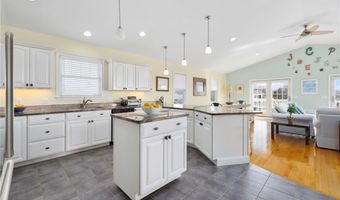 18 STARFISH Dr, Narragansett, RI 02882