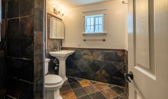 520 5TH St, Bandon, OR 97411