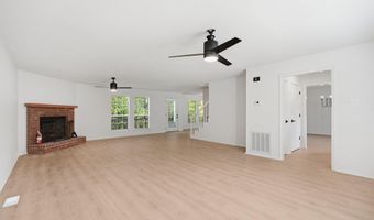 1313 River Oaks Dr, Benton, AR 72019