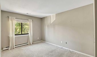 132 Point Of Woods Dr, Albany, NY 12203