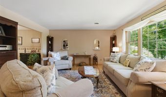 10 Sabin Dr, Airmont, NY 10901