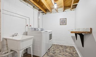 626 Willow Dr, Aberdeen, SD 57401