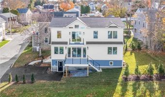 91 Houston Ave, Newport, RI 02840