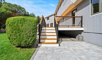 30 Dutchess Dr, Cranston, RI 02921