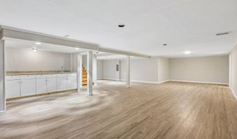 318 Algonquin Dr, Ballwin, MO 63011