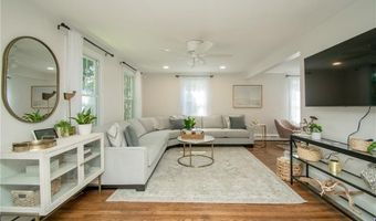 17 Rosedale Ct, Middletown, RI 02842