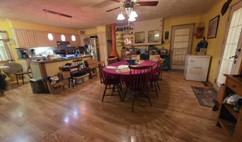 312 S Oak Ave, Aurora, MO 65605