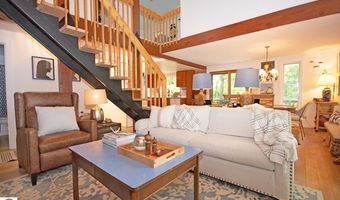 6001 S Hlavka Hls, Maple City, MI 49664