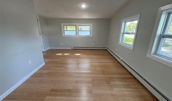 9 Holt St, Amityville, NY 11701