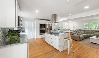 15 Bestwick Trl, Coventry, RI 02816