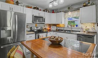 102 Wicklow Dr, Asheville, NC 28806