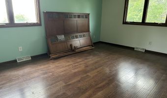 1813 Derian Dr, Aberdeen, SD 57401