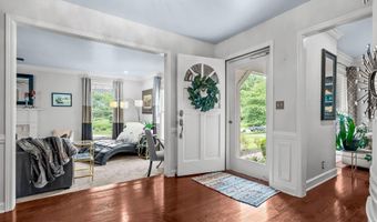 11806 E Arbor Dr, Anchorage, KY 40223