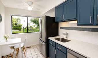 40 Huntington Ct 40, Bethel, CT 06801
