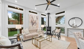 609 SW 4th St, Bentonville, AR 72712