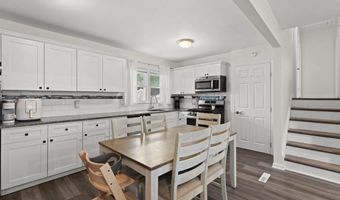 5 TRINITY Pl, Barrington, NJ 08007