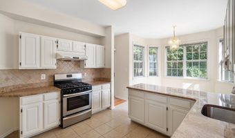 2 BOICE Ln, Belle Mead, NJ 08502