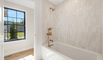 91 Carr Ln, Jamestown, RI 02835