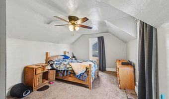 208 S 3rd St, Beresford, SD 57004
