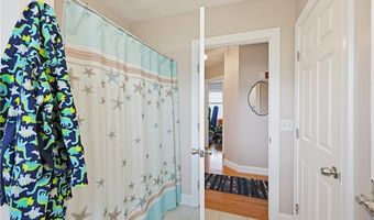 6 Wilson St, Bristol, RI 02809