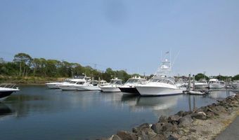 9 Central Pl, Bourne, MA 02532